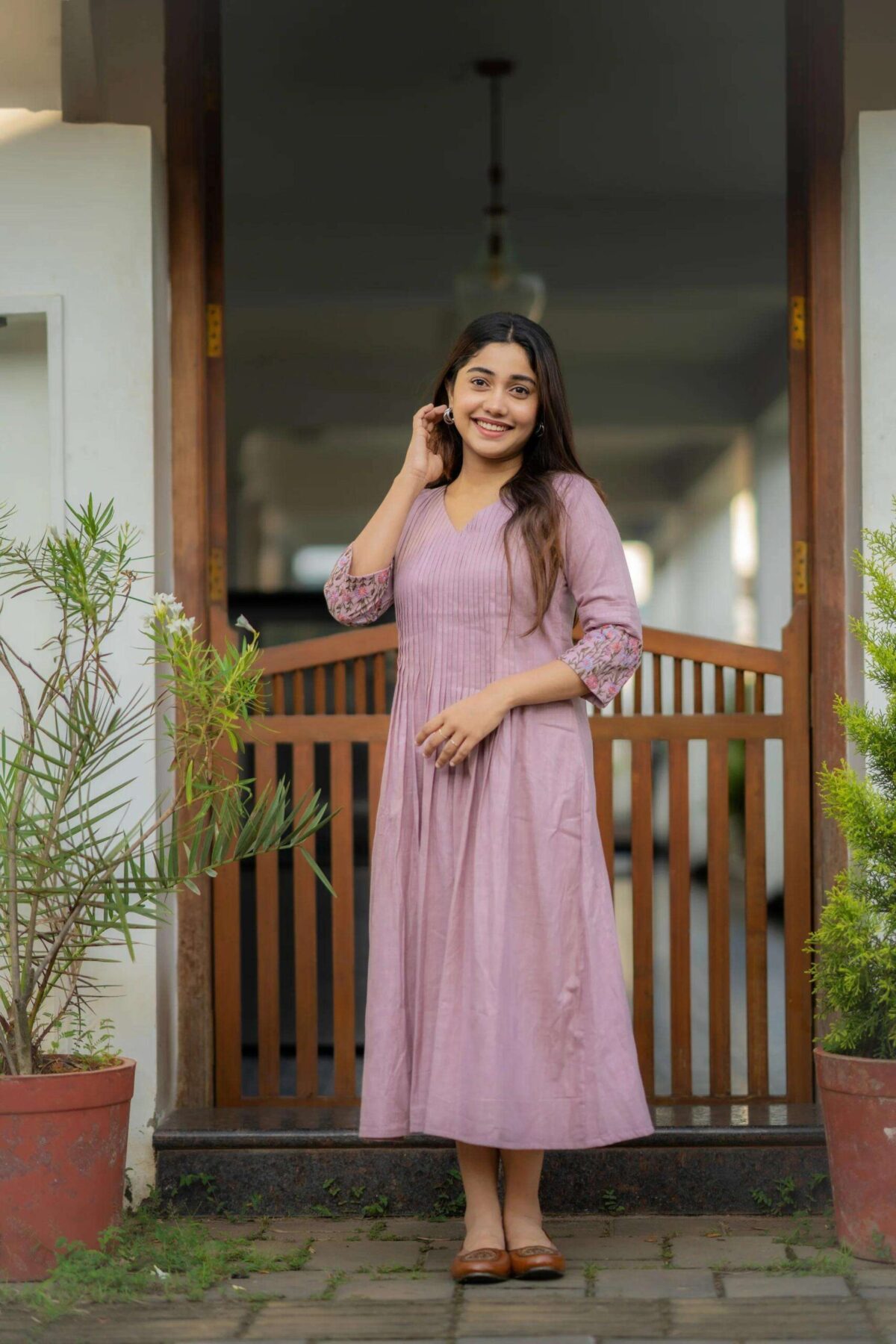 Radiate Elegance – Women's Chic Embroidered Kurta Pant Set (XXL) - Image 2